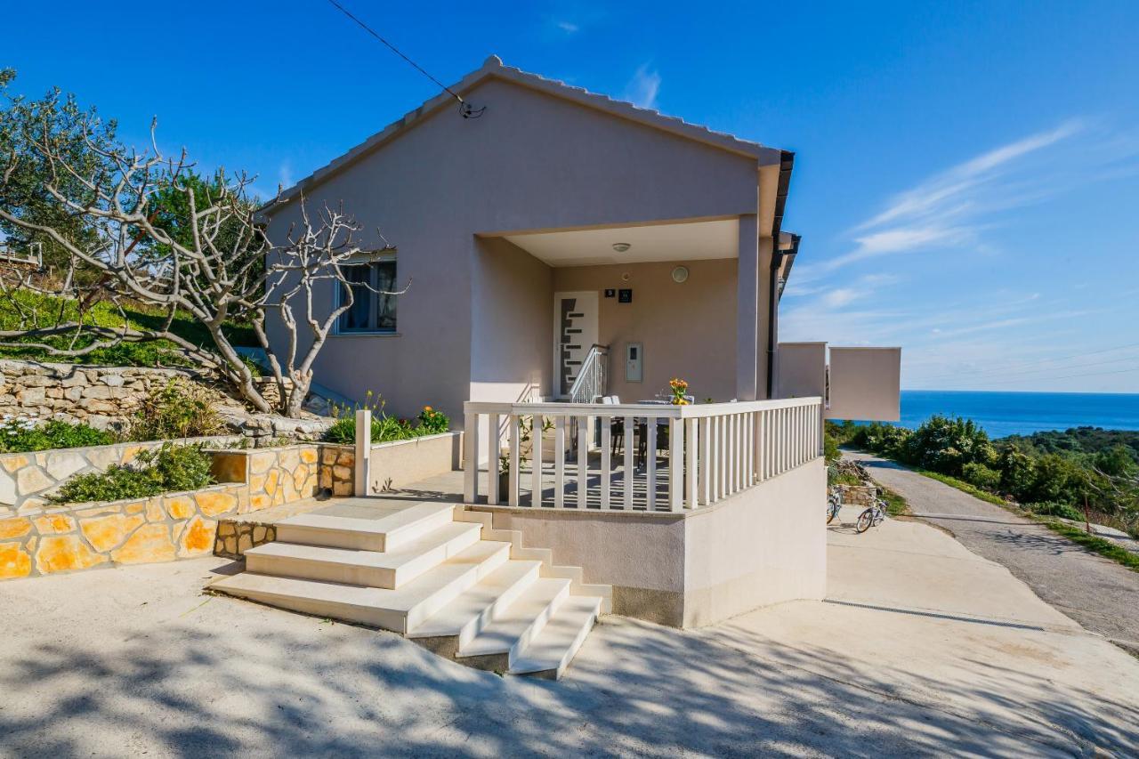 Villa Luana Вис Екстериор снимка