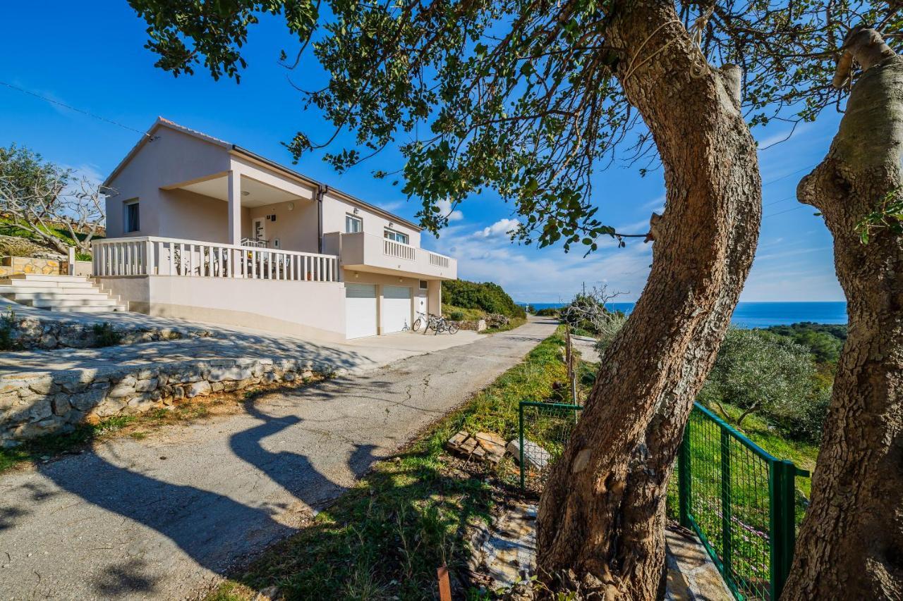 Villa Luana Вис Екстериор снимка