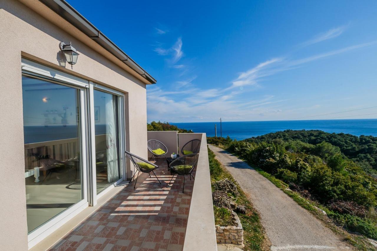 Villa Luana Вис Екстериор снимка