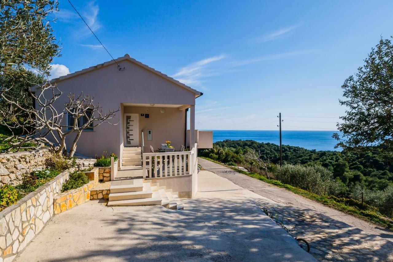 Villa Luana Вис Екстериор снимка