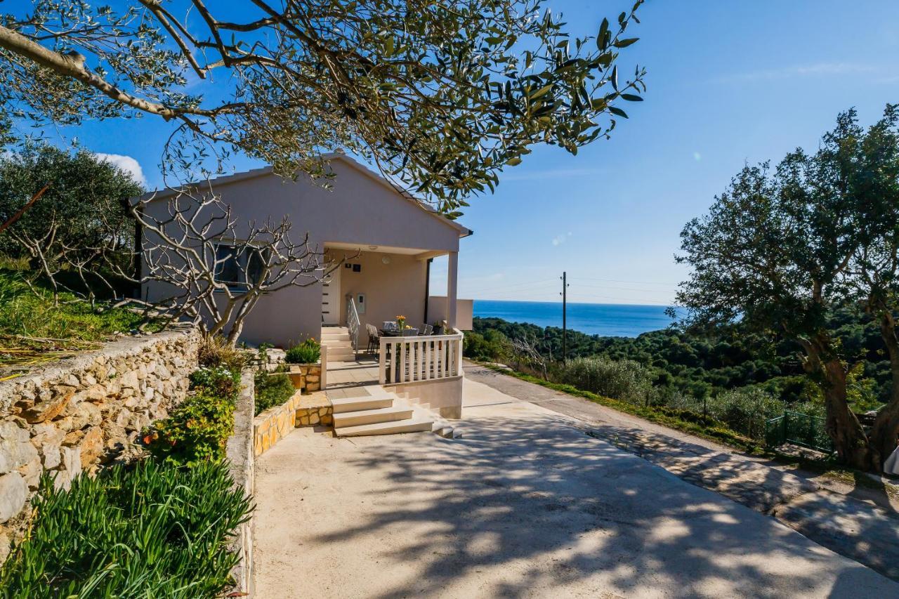 Villa Luana Вис Екстериор снимка