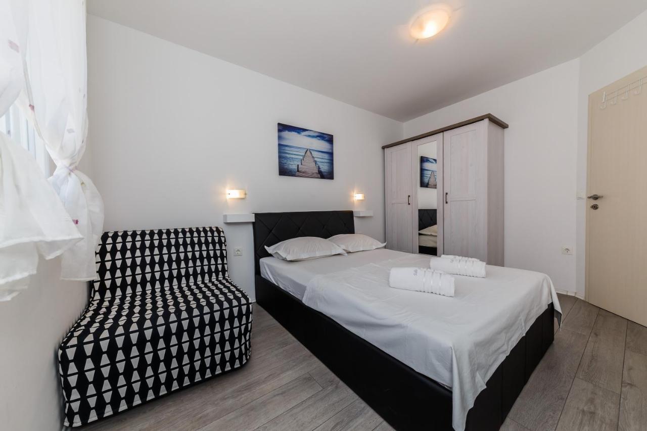 Villa Luana Вис Екстериор снимка