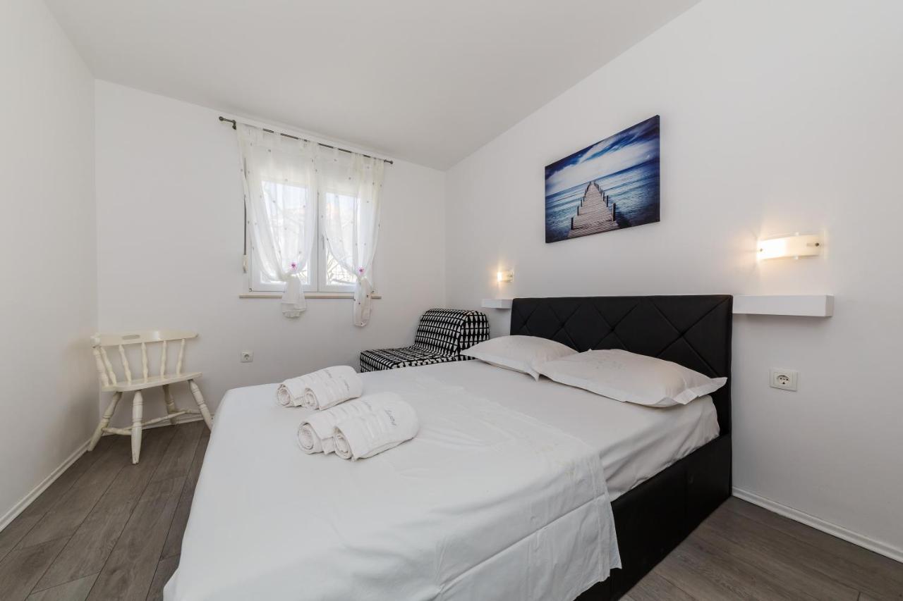 Villa Luana Вис Екстериор снимка