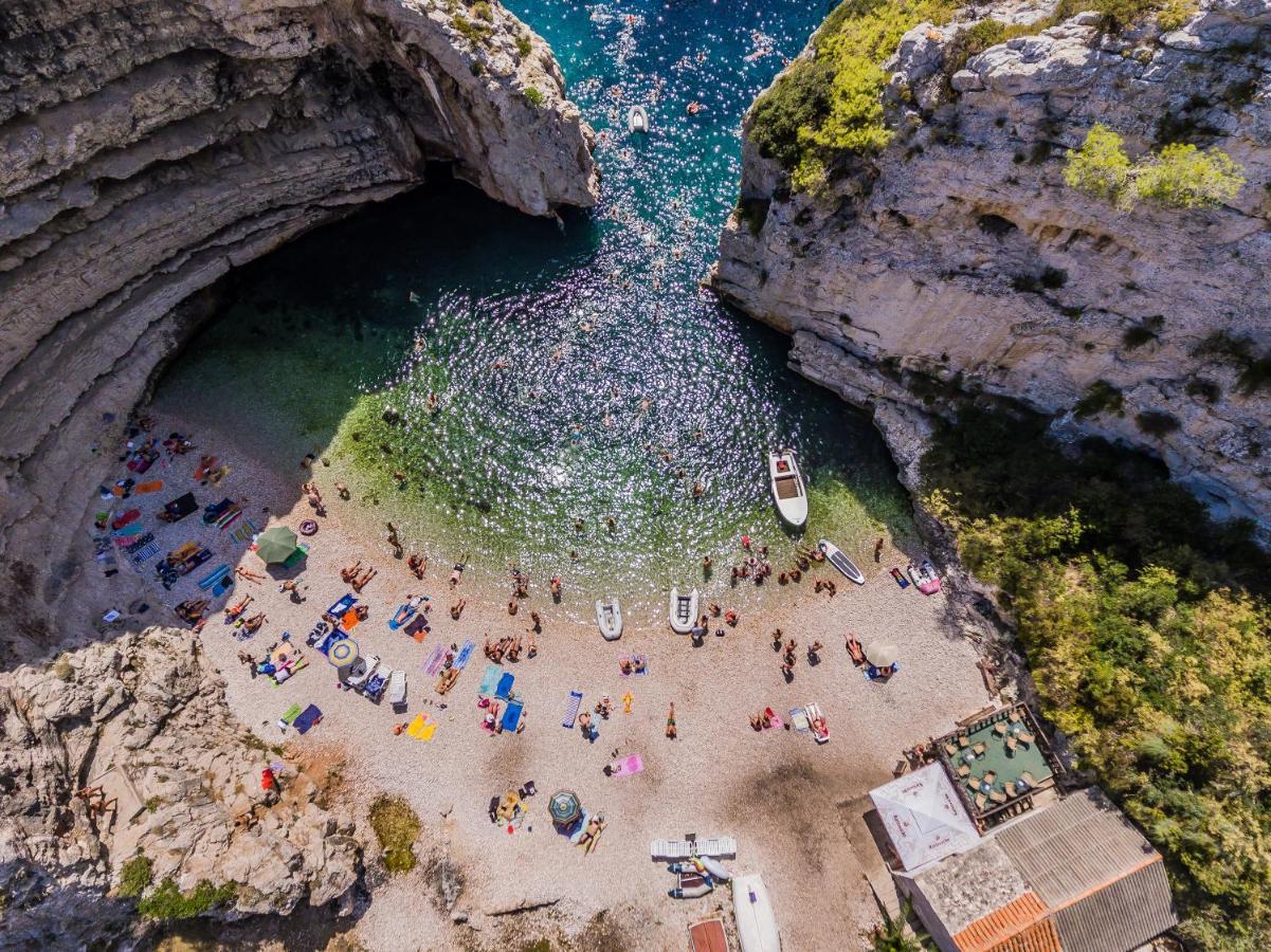 Villa Luana Вис Екстериор снимка