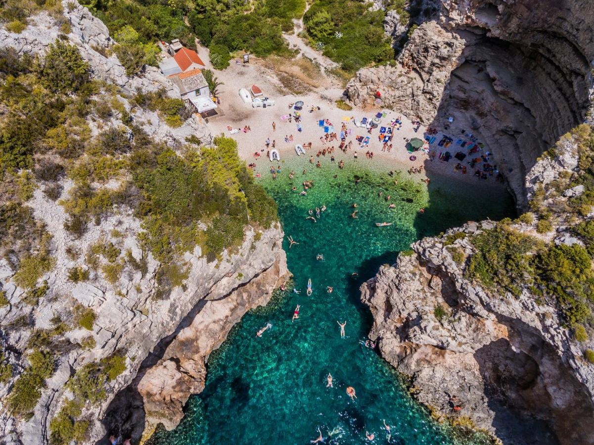 Villa Luana Вис Екстериор снимка
